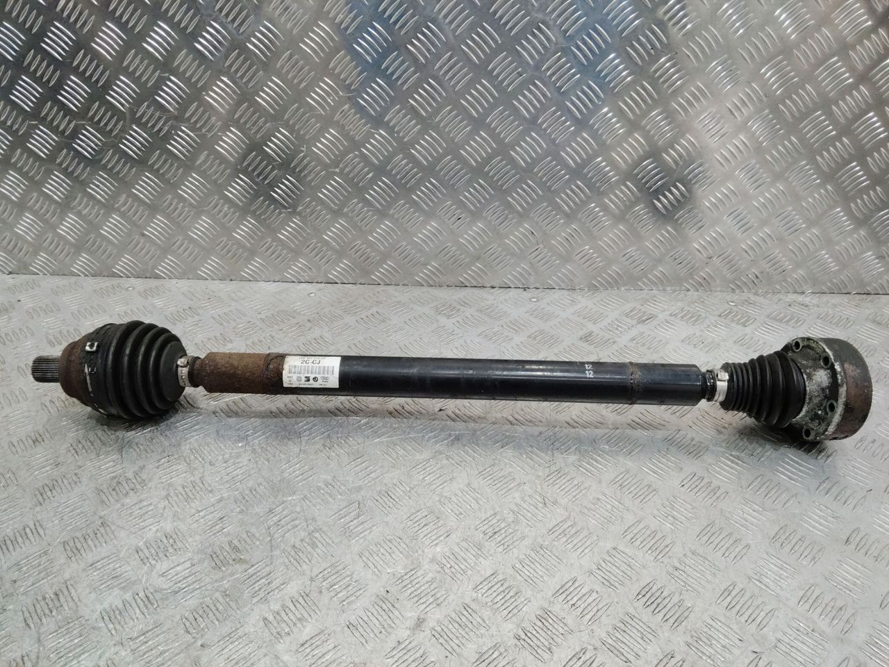 полуось передняя правая (приводной вал, ШРУС) Volkswagen Caddy 3 поколение 2007, 2.0 л., BST, дизель, МКПП, 1K0407272