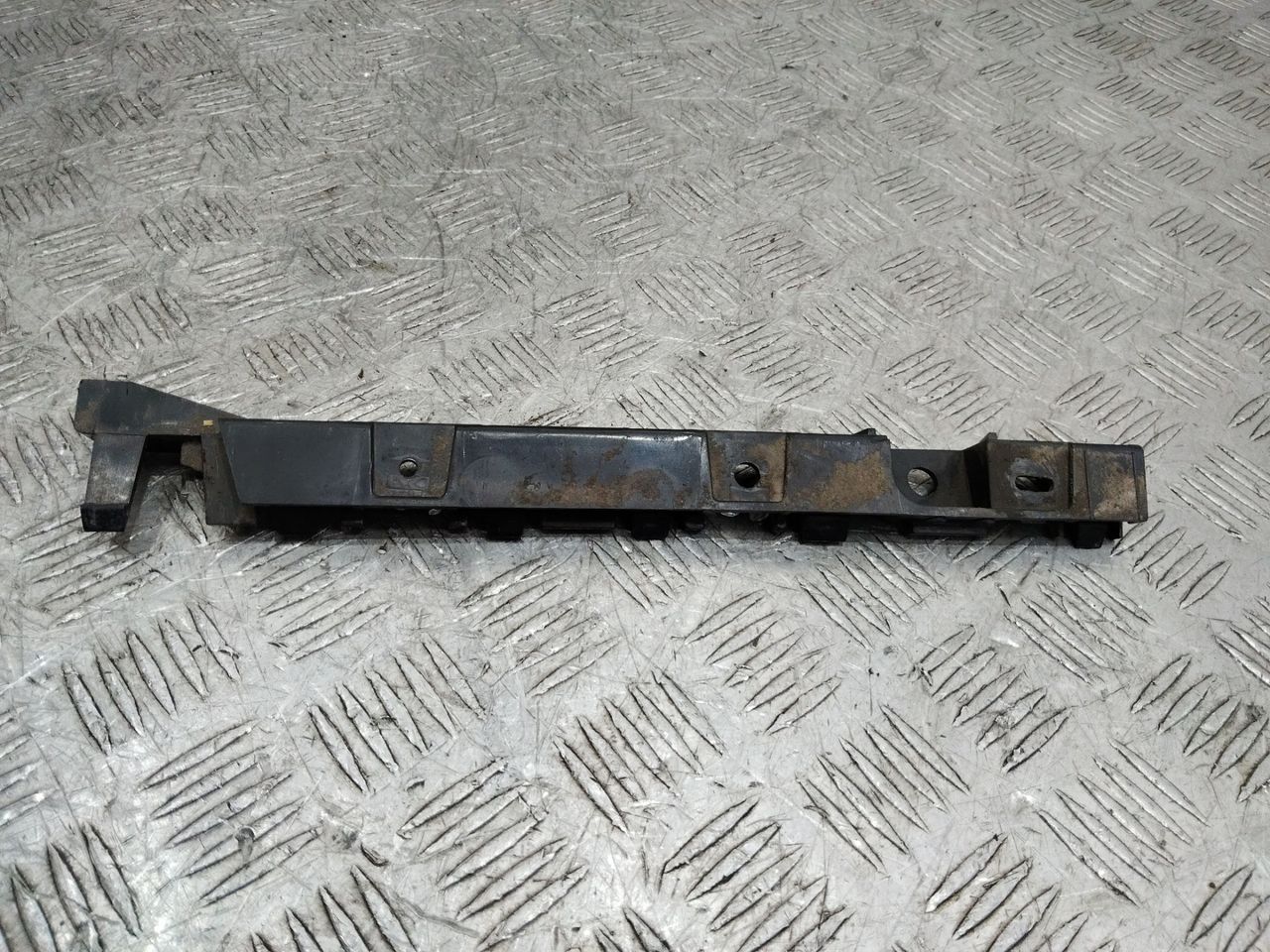 крепление ( кронштейн ) крыла BMW 1 серия E81/E82/E87/E88 2005, 51777118160