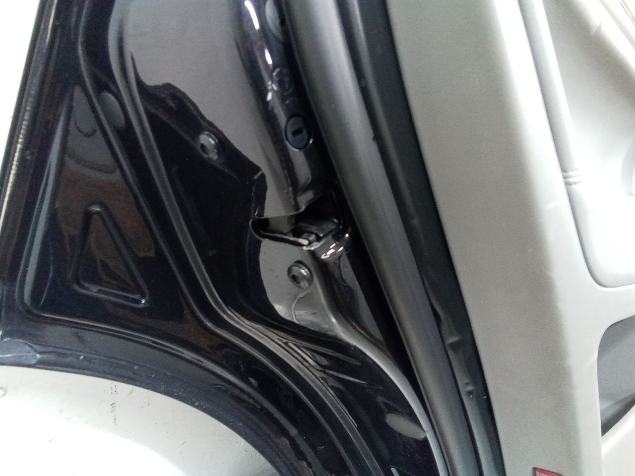 замок двери задней левой Volkswagen Touareg 1 поколение 2004, 7L0839015