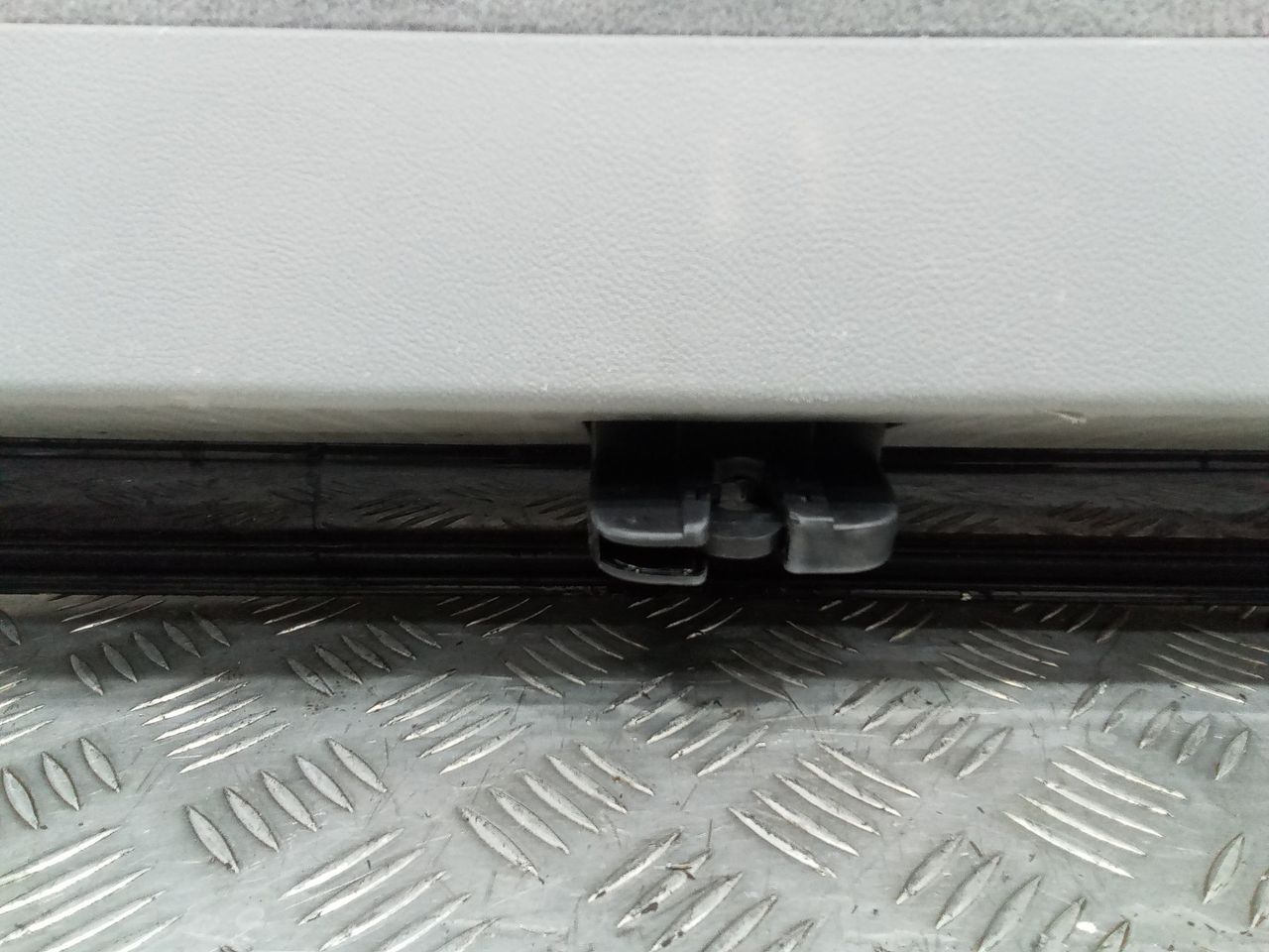 замок багажника Volkswagen Touareg 1 поколение 2004
