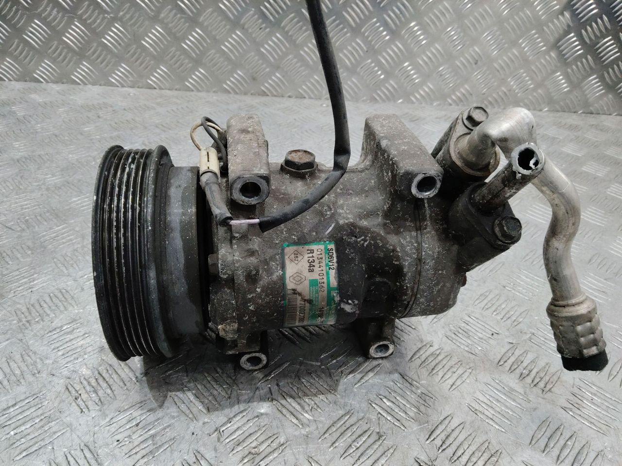 компрессор кондиционера Renault Clio 2 поколение 2002, 1.4 л., бензин, МКПП, 7700273801