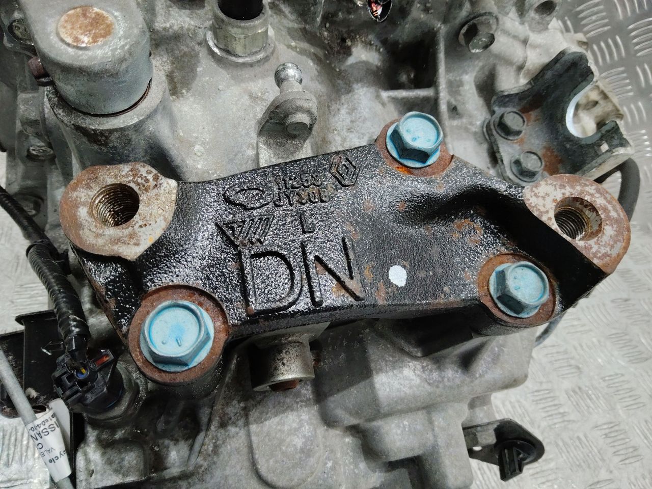 кронштейн КПП Nissan Qashqai 2 поколение 2013, 1.6 л., дизель, МКПП, 11253JY30B