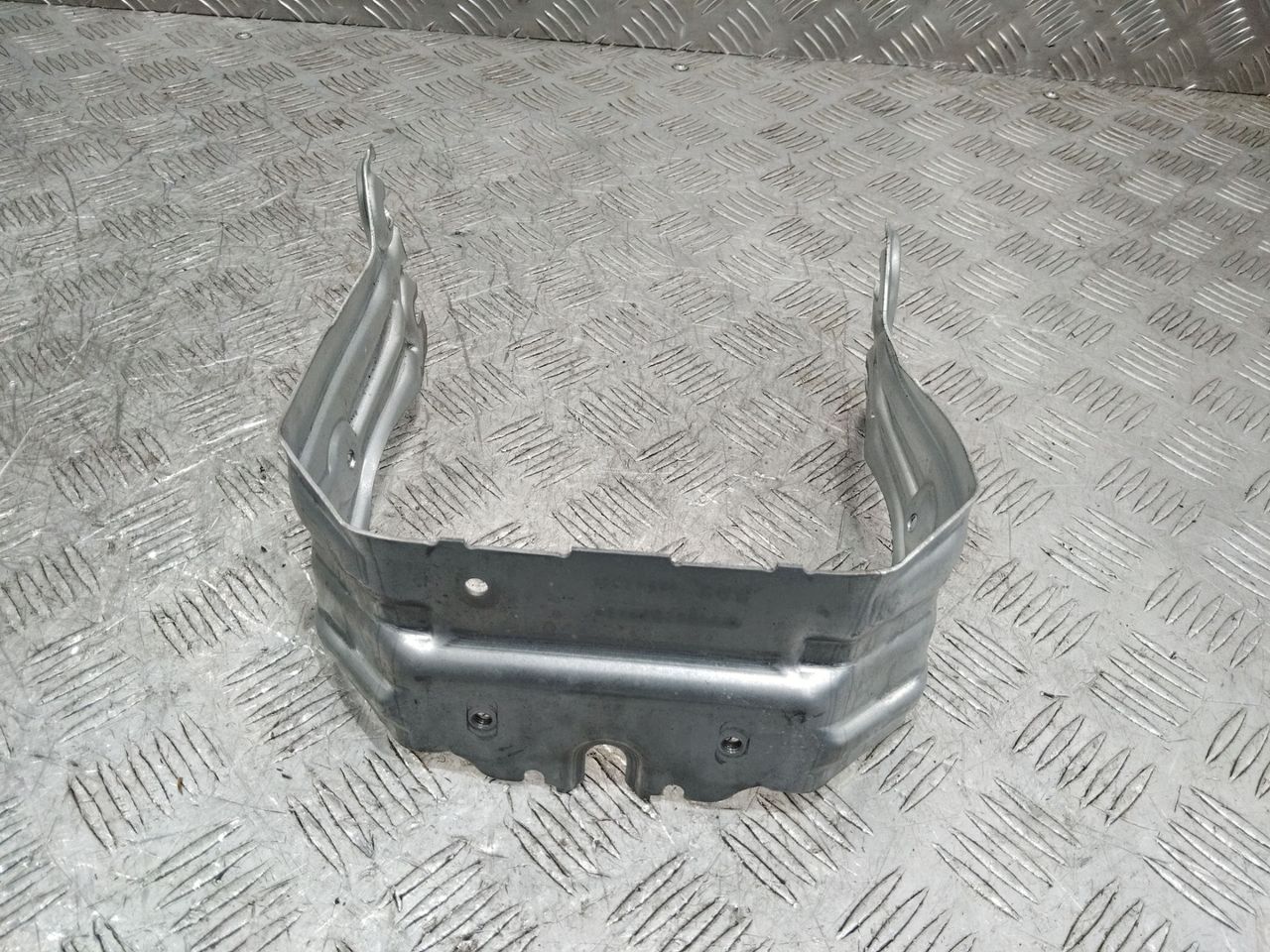 кронштейн (крепление) Mercedes-Benz GL-Класс X166 2014, A1666830074