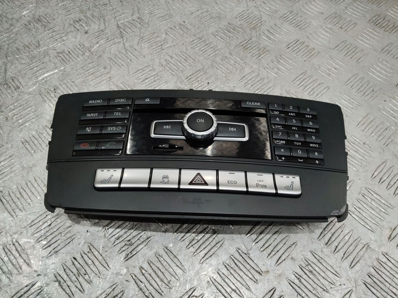 панель управления магнитолой Mercedes-Benz GL-Класс X166 2014, A1668702510