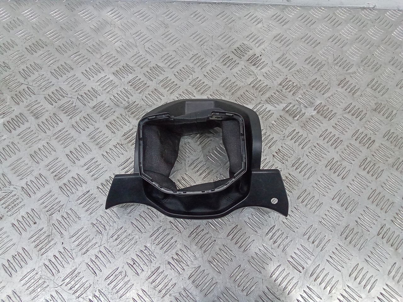 кожух рулевой колонки Mercedes-Benz GL-Класс X166 2014, A1666807007