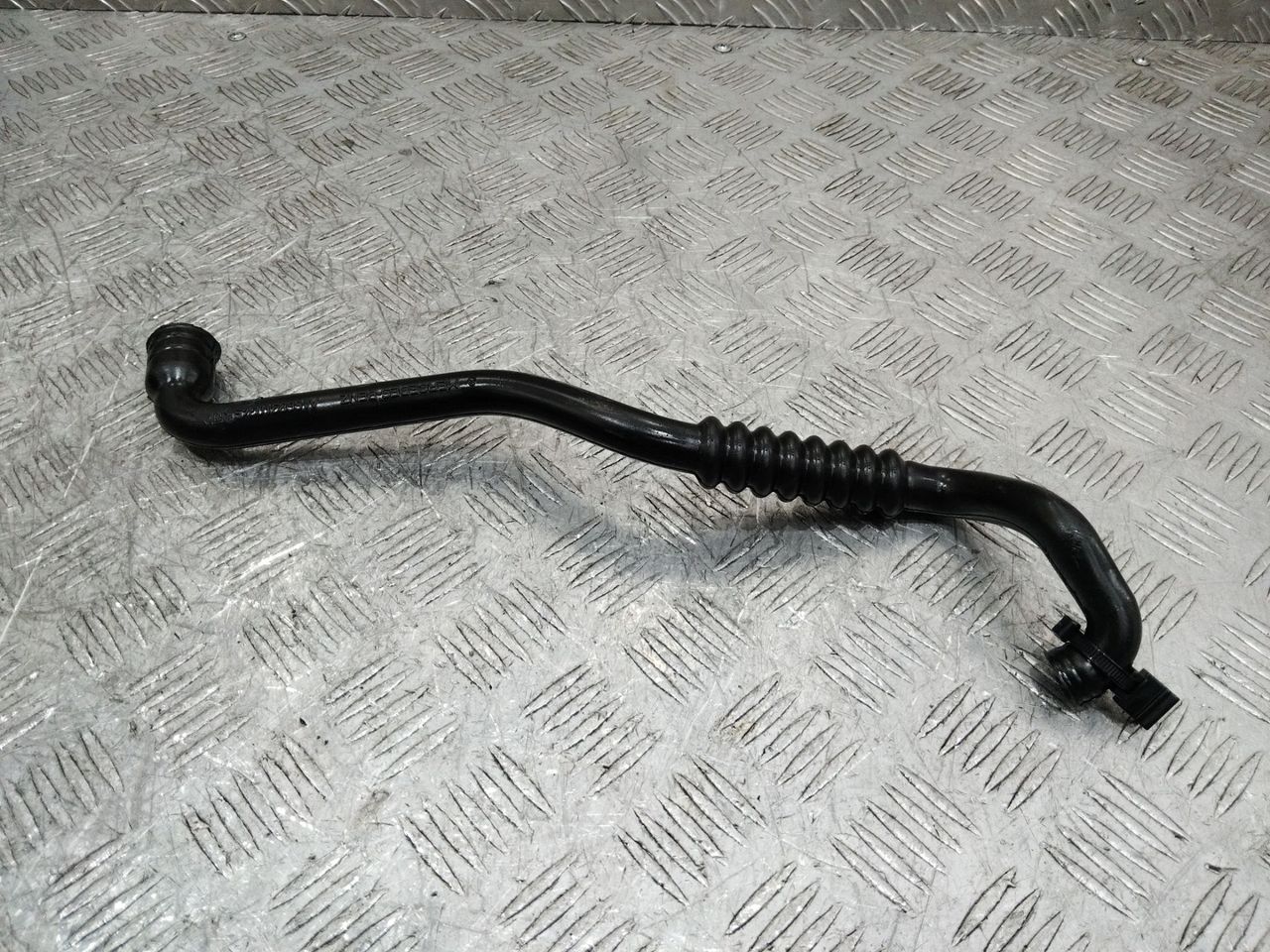 патрубок (трубопровод, шланг) Mercedes-Benz GL-Класс X166 2014, A1668310345