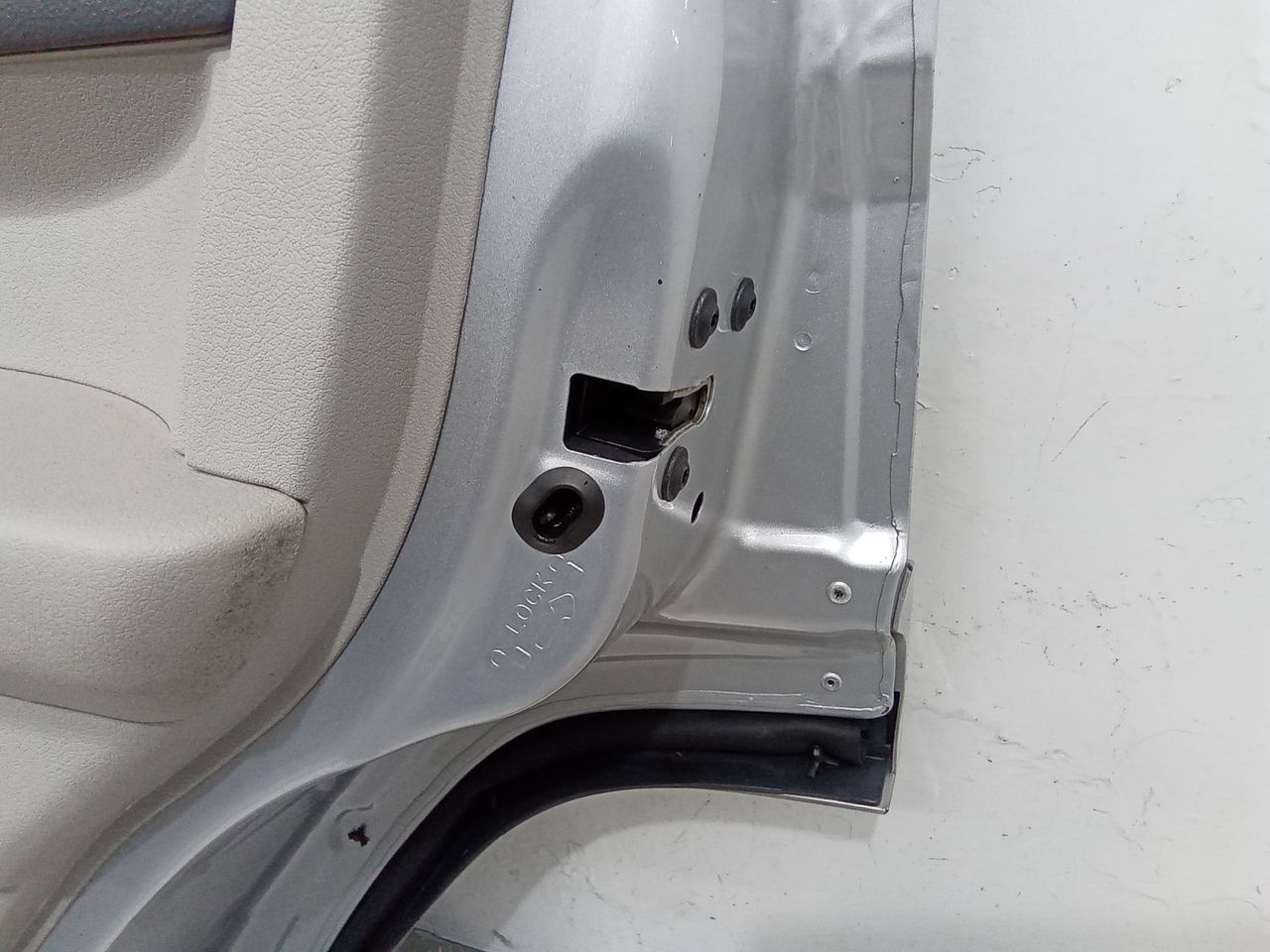 замок двери задней правой Jeep Commander 1 поколение 2006, 3.0 л., дизель