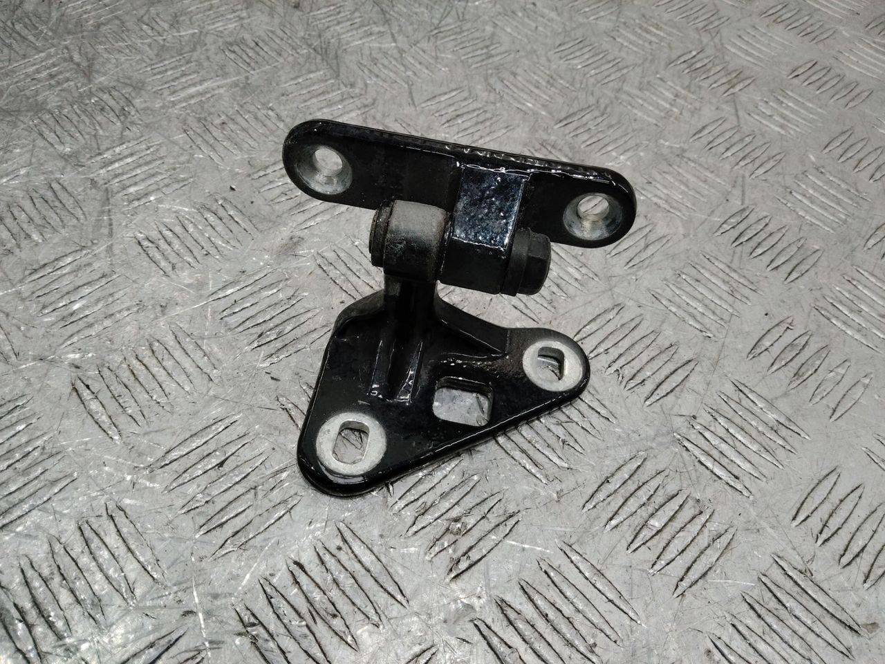 петля двери Mercedes-Benz E-Класс W211/S211 2004