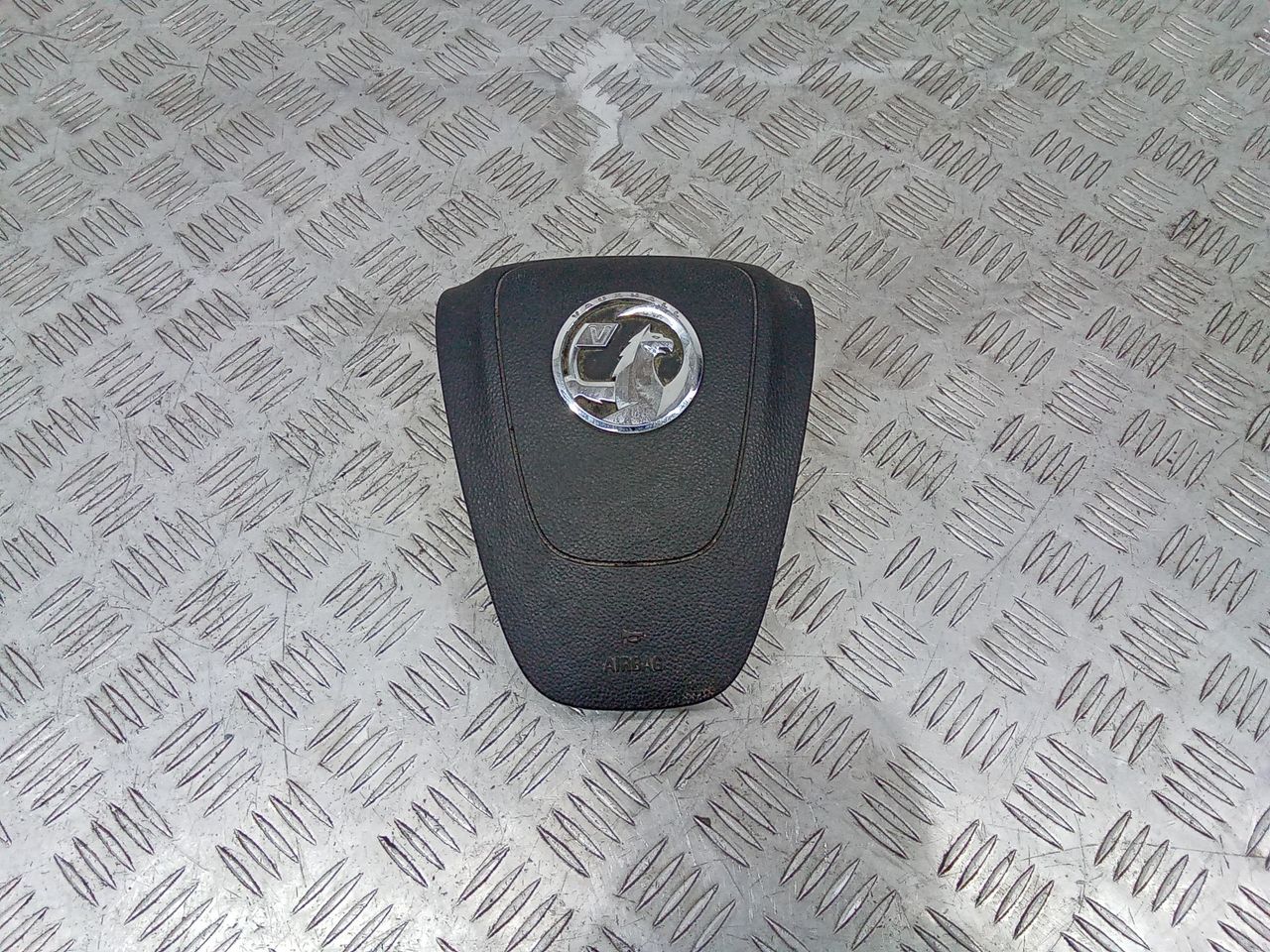 подушка безопасности водителя Opel Insignia 1 поколение (A) 2010, 13275647