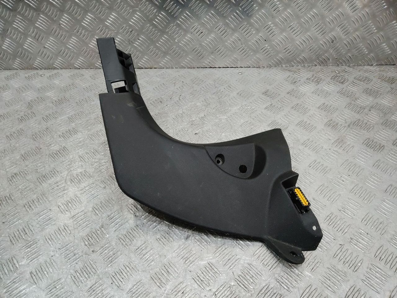 пластик Renault Megane 4 поколение 2017, 768377406R