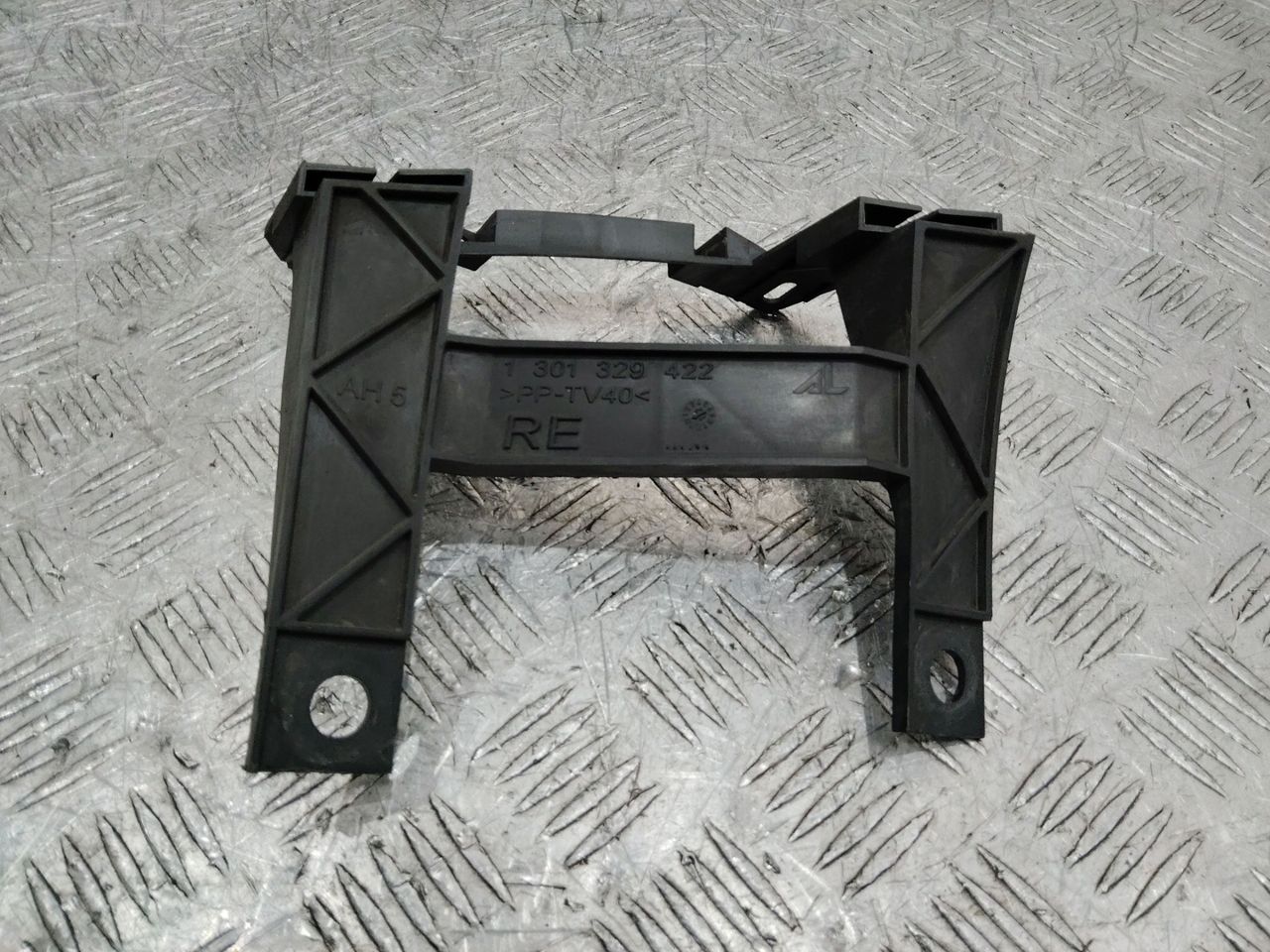 крепление фары правой Volkswagen Transporter T5 2008, 1301329422