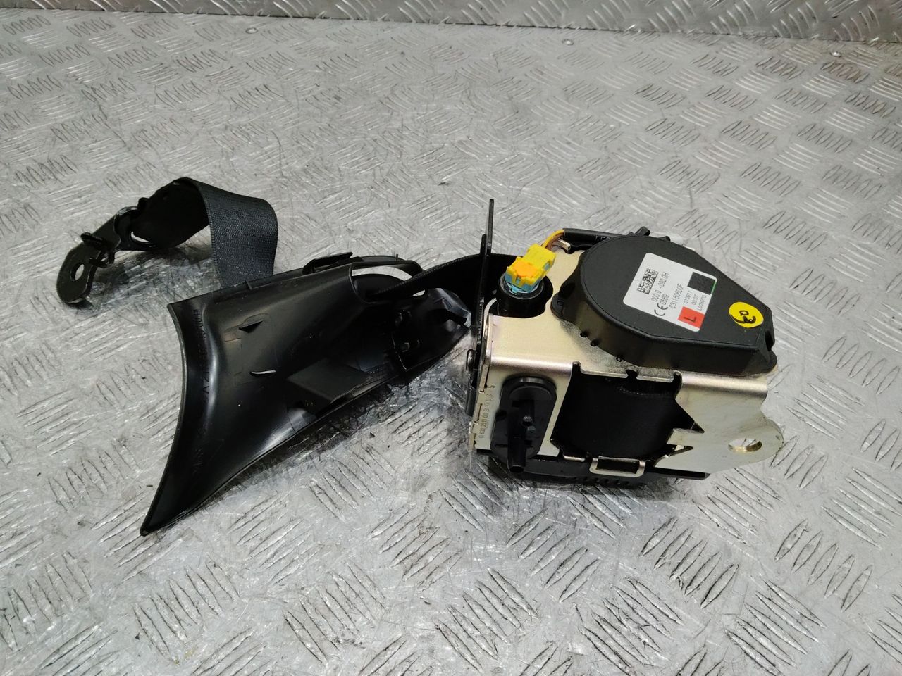 ремень безопасности Mercedes-Benz E-Класс W213/S213/C238/A238 2017, 631150600F