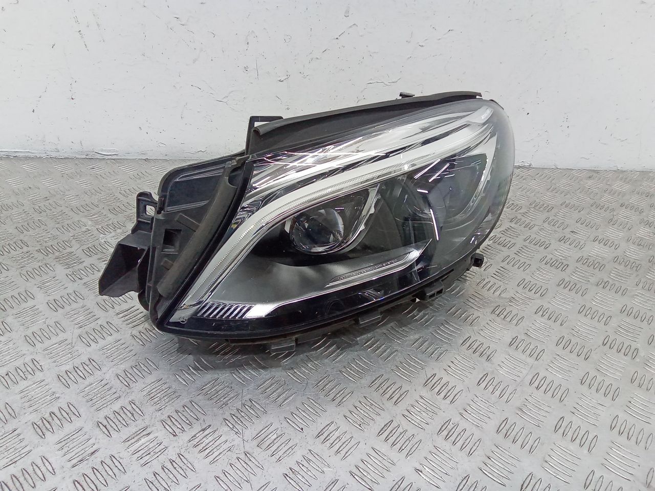 фара левая Mercedes-Benz GLE W166 2018, A1669064103