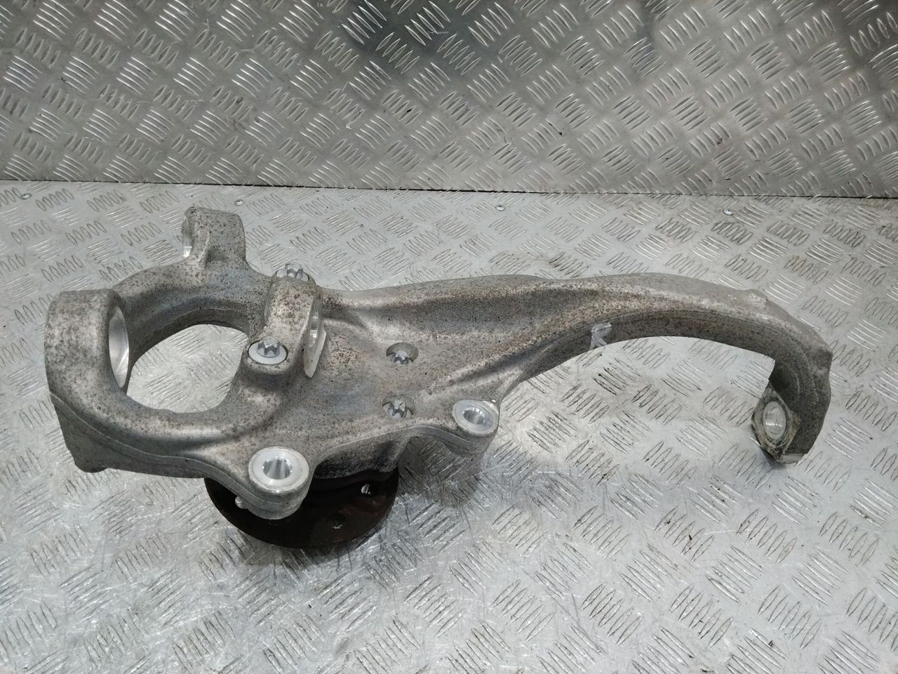 кулак поворотный правый Mercedes-Benz E-Класс W213/S213/C238/A238 2018, 2.0 л., дизель, A2133324800
