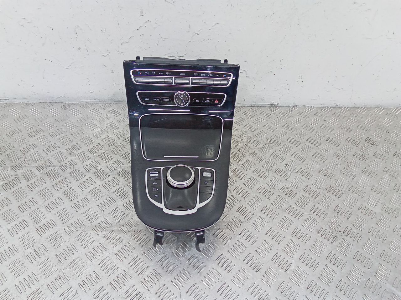 консоль салона Mercedes-Benz E-Класс W213/S213/C238/A238 2017, седан