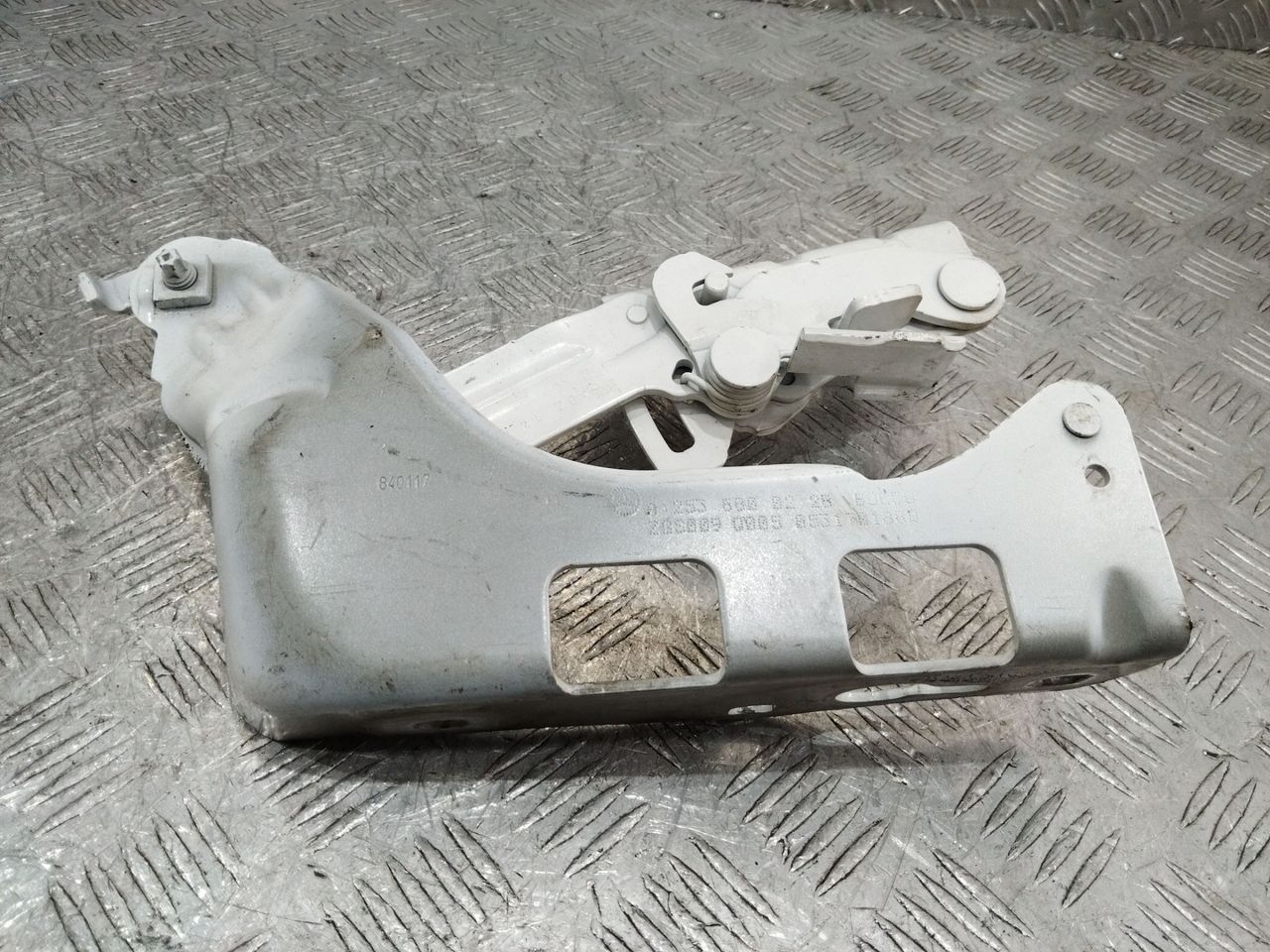петля капота правая Mercedes-Benz GLC-Класс X253/C253 2016, A2538800228