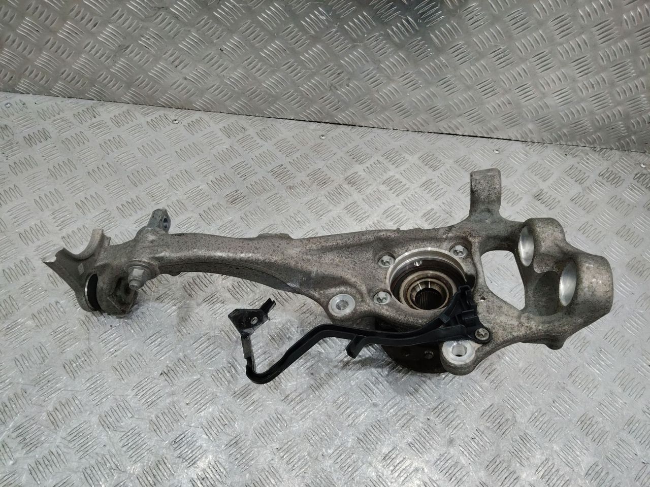 кулак поворотный левый Mercedes-Benz GLC-Класс X253/C253 2017, 2.2 л., дизель, A2533320101