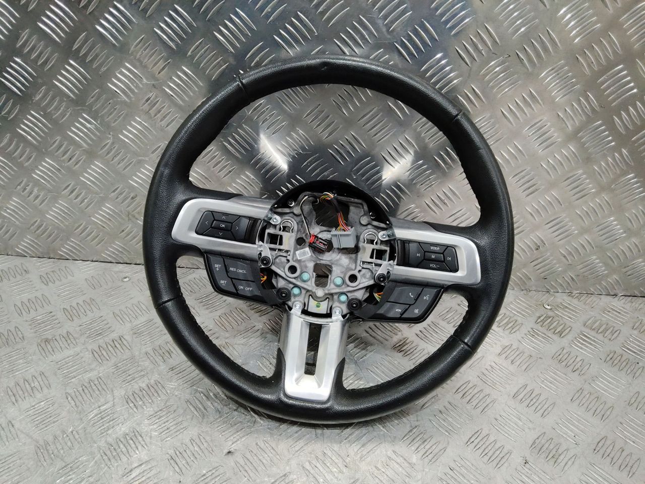 руль Ford Mustang 6 поколение S550 2015, FR333600AE3JAX