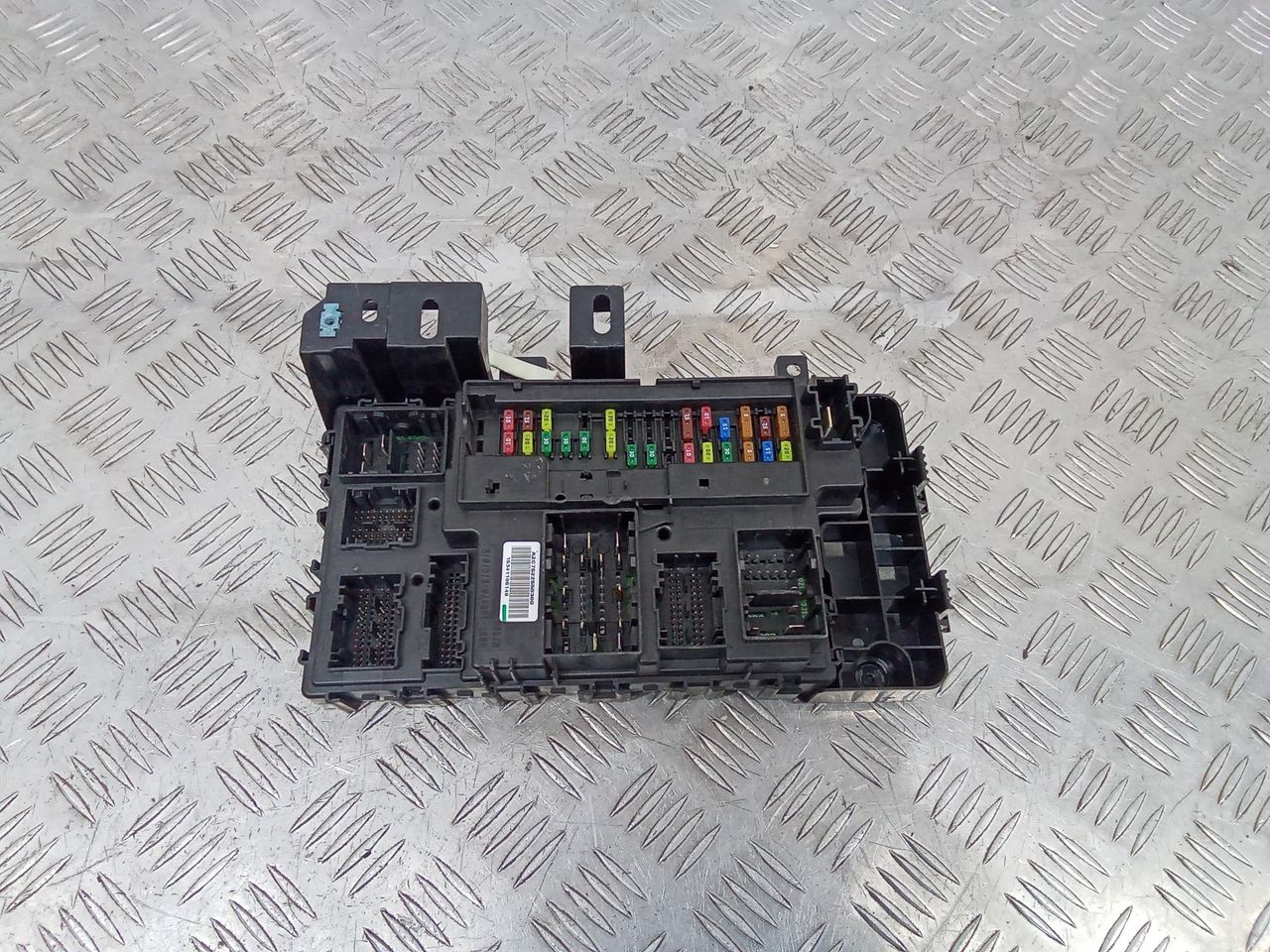блок предохранителей Ford Mustang 6 поколение S550 2015, 5.0 л., бензин, GR3T15604