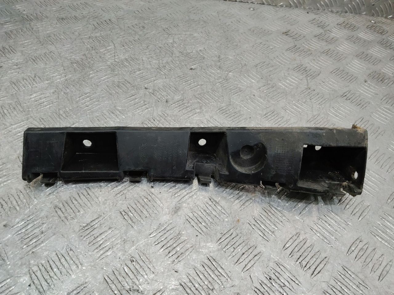 Крепление бампера переднего Ford Mustang 6 поколение S550 2015, FR3B16C067AC