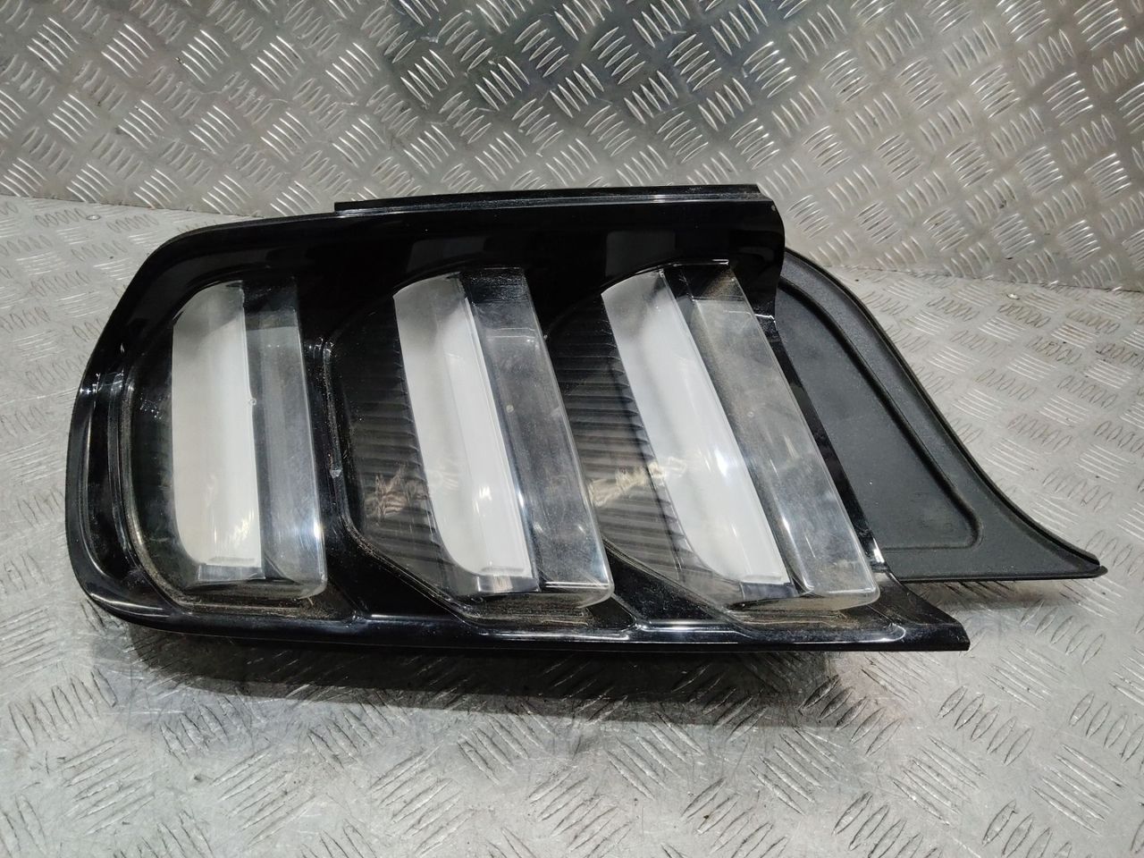 фонарь задний левый Ford Mustang 6 поколение S550 2015, 5.0 л., бензин, МКПП, купе, FR3B13B505A