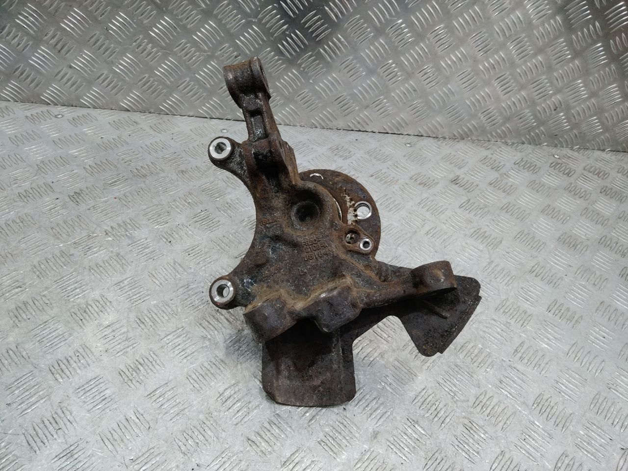 кулак поворотный левый Ford Mustang 6 поколение S550 2015, 5.0 л., бензин, МКПП, купе, FR3C8108A