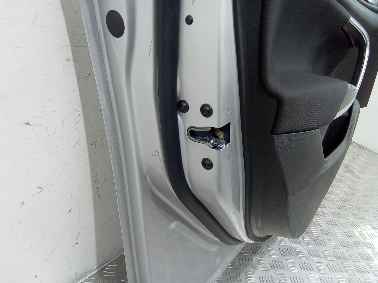замок двери передней левой Opel Insignia 1 поколение (A) 2010