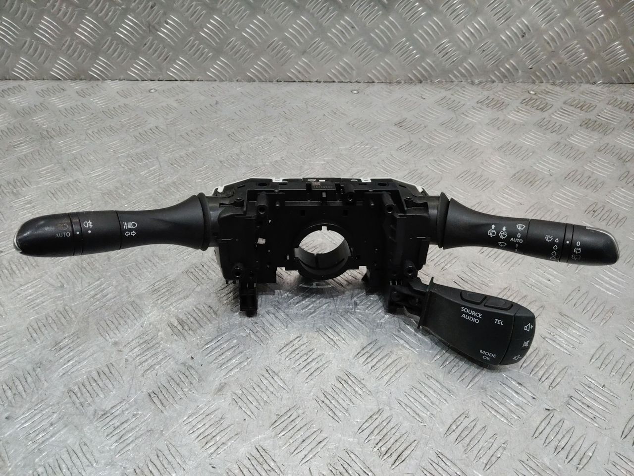 переключатель подрулевой (стрекоза) Renault Megane 4 поколение 2016, 255674919R