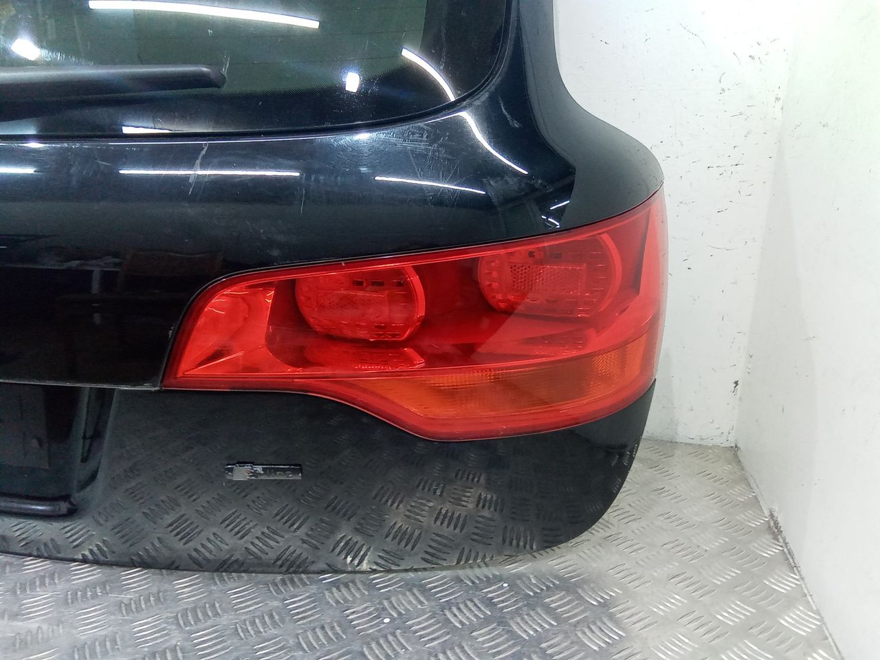 фонарь крышки багажника правый Audi Q7 4L 2006