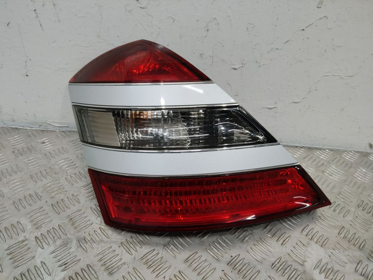 фонарь задний левый Mercedes-Benz S-Класс W221 2007, A2218200164