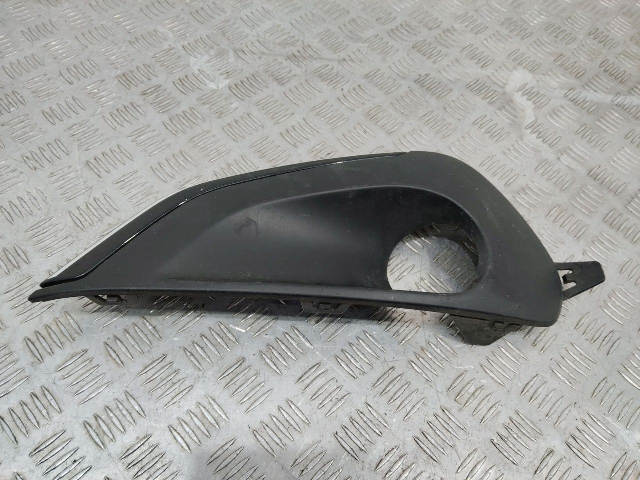 рамка фары противотуманной левой Peugeot 208 1 поколение 2015, 9810729877