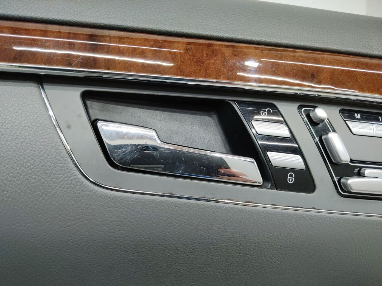 ручка внутренняя передняя левая Mercedes-Benz S-Класс W221 2007, седан