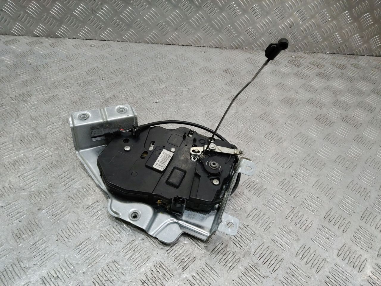 замок двери Volkswagen Caddy 3 поколение 2009, 2K0827201AB