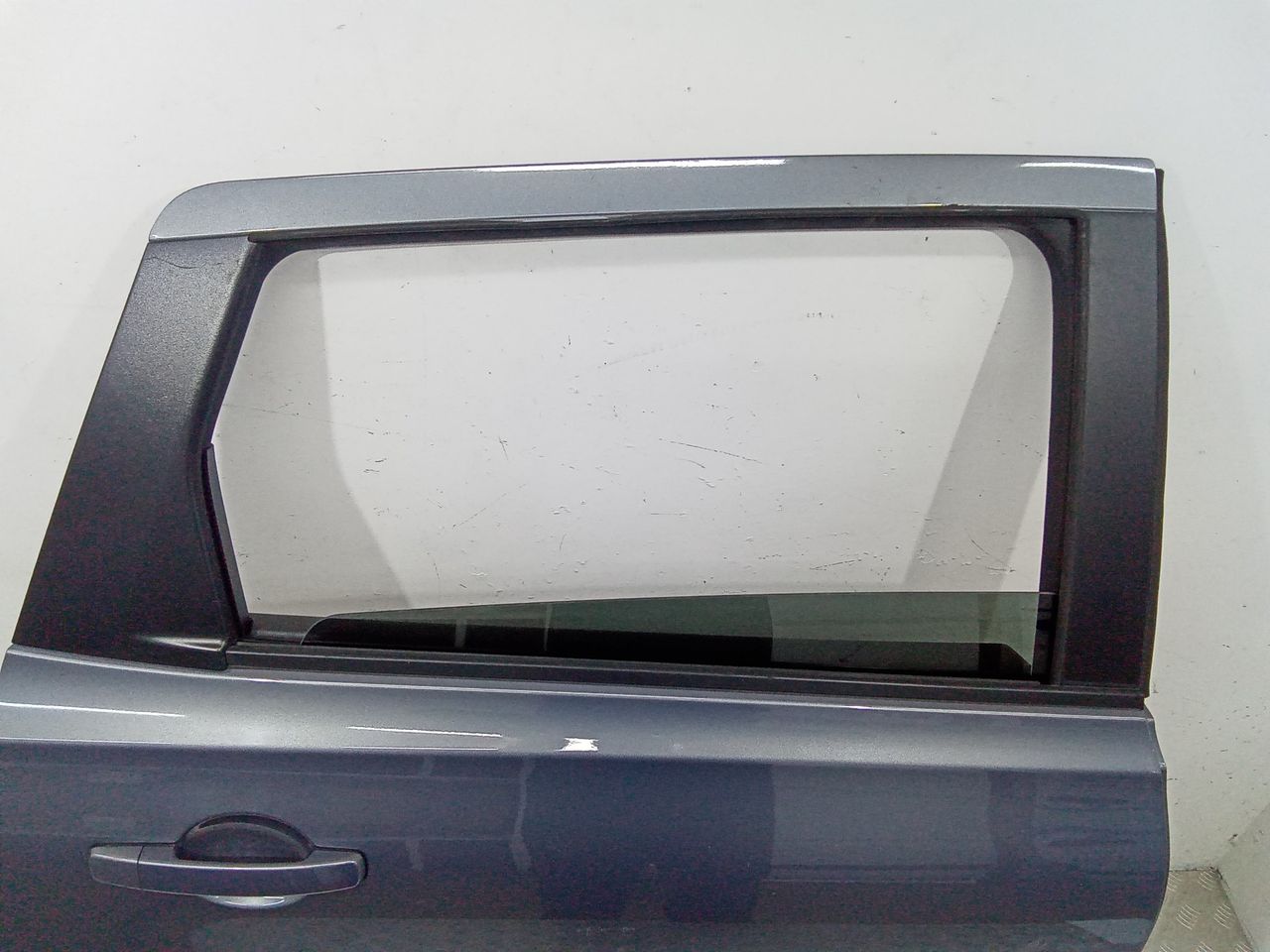 стекло двери задней правой Nissan Qashqai+2 J10 2008