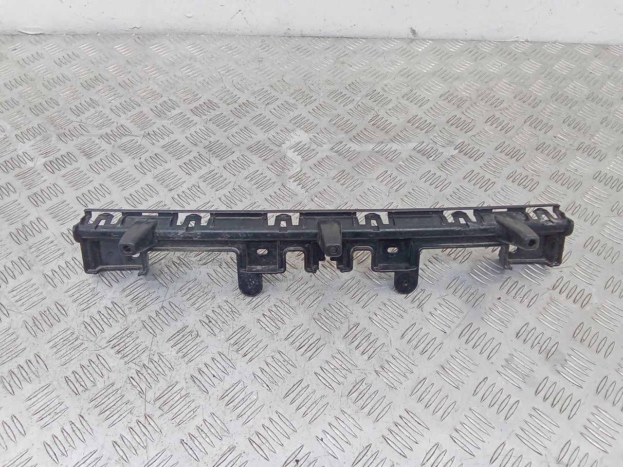 Крепление бампера заднего Ford Mustang 6 поколение S550 2015, FR3B17B861