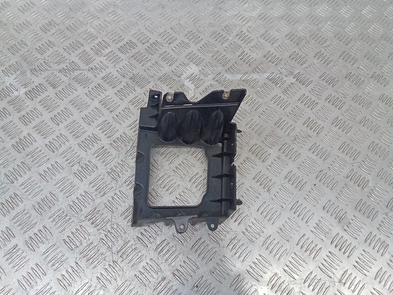 Крепление бампера заднего Ford Mustang 6 поколение S550 2015, FR3B17E851AD