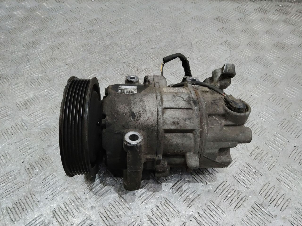 компрессор кондиционера Renault Megane 3 поколение 2010, 1.5 л., K9K H 834, дизель, МКПП, 8200939386