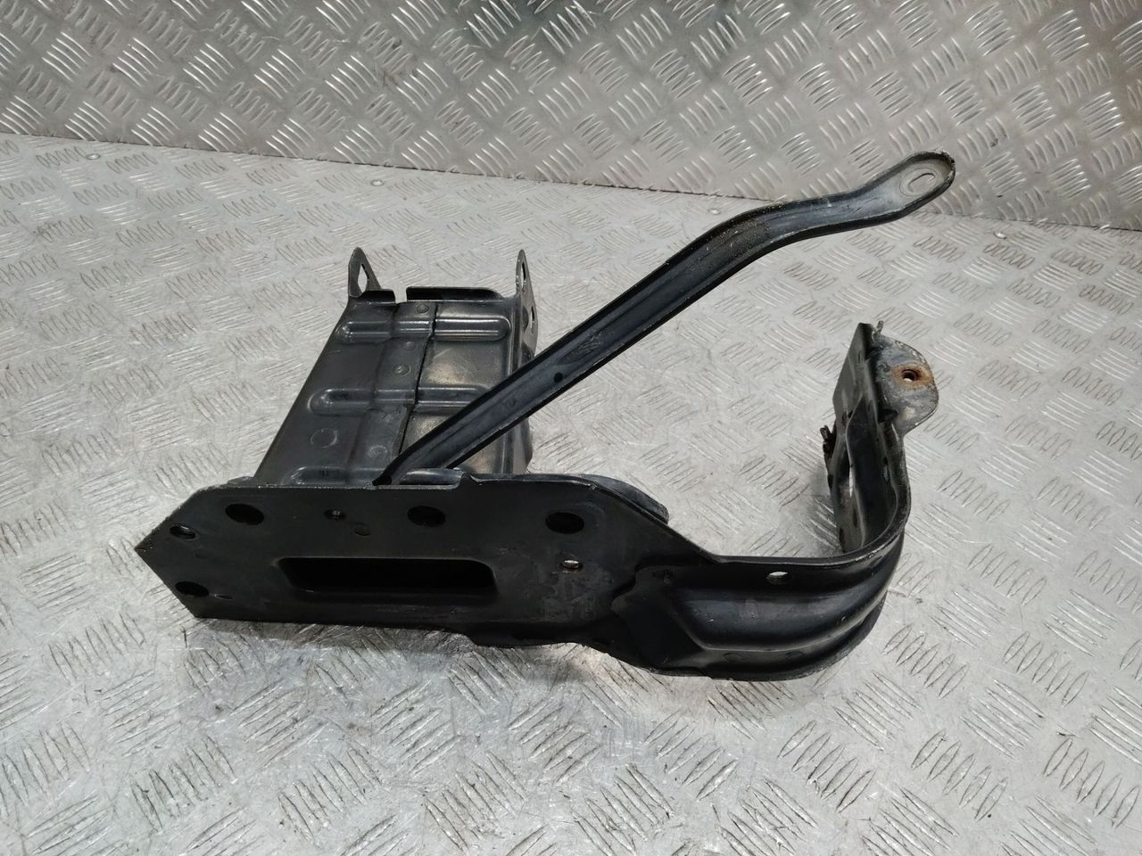 кронштейн переднего бампера Mercedes-Benz C-Класс W203/S203/CL203 2003