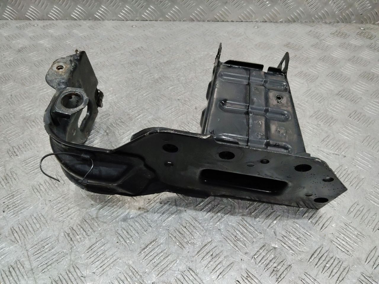 кронштейн переднего бампера Mercedes-Benz C-Класс W203/S203/CL203 2003
