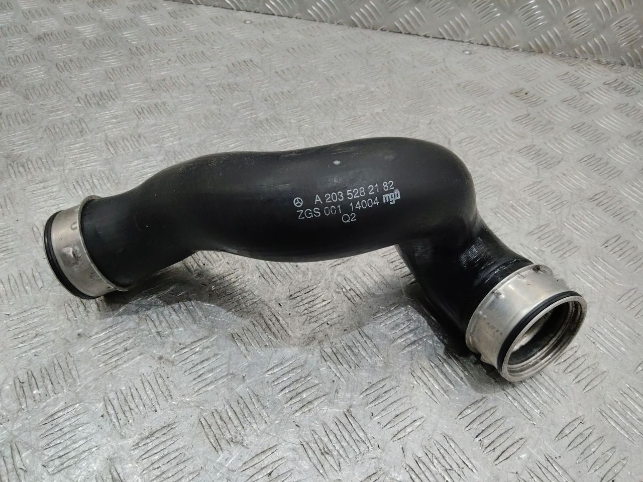 патрубок интеркулера Mercedes-Benz C-Класс W203/S203/CL203 2003, A2035282182