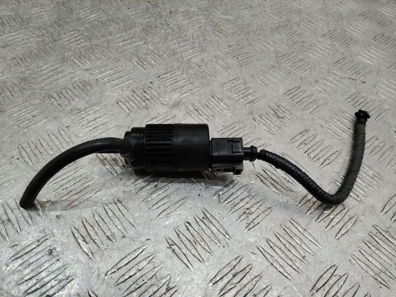 насос (моторчик) омывателя стекла Nissan Qashqai 1 поколение 2007, 28920BU010