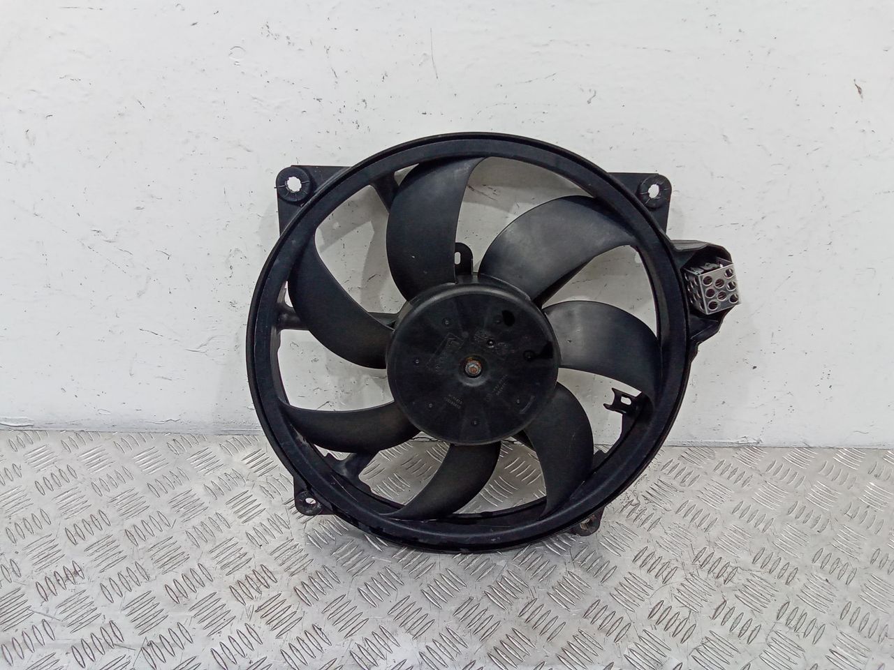 вентилятор радиатора Renault Megane 3 поколение 2009, 1.6 л., бензин, 214812415R