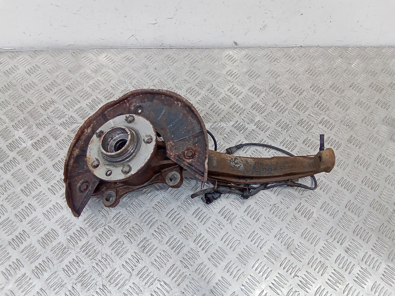кулак поворотный правый Volkswagen Touareg 1 поколение 2004, 7L6407258A