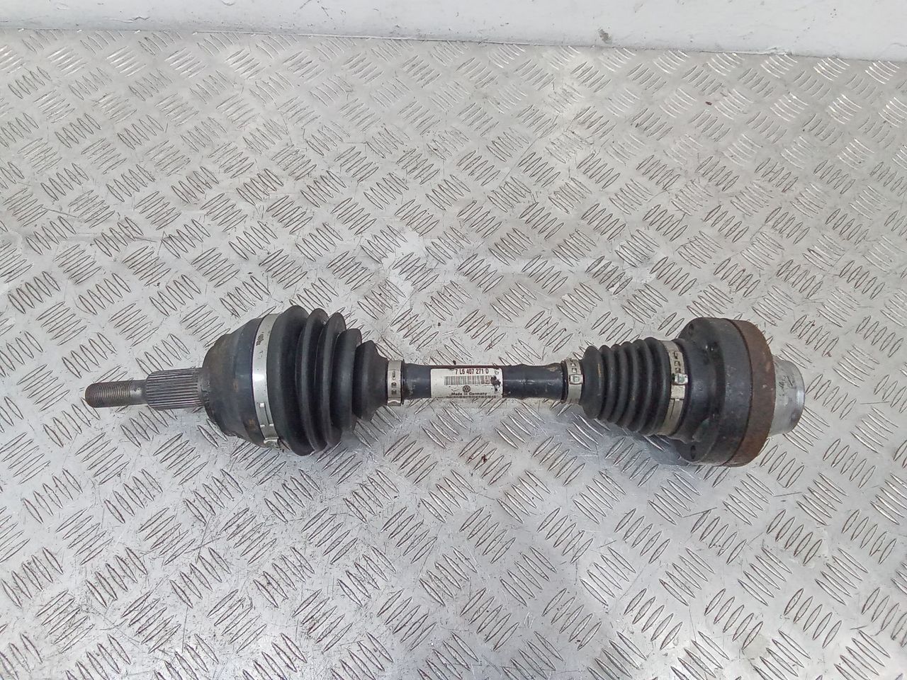 полуось (приводной вал, ШРУС) Volkswagen Touareg 1 поколение 2004, 7L6407271D