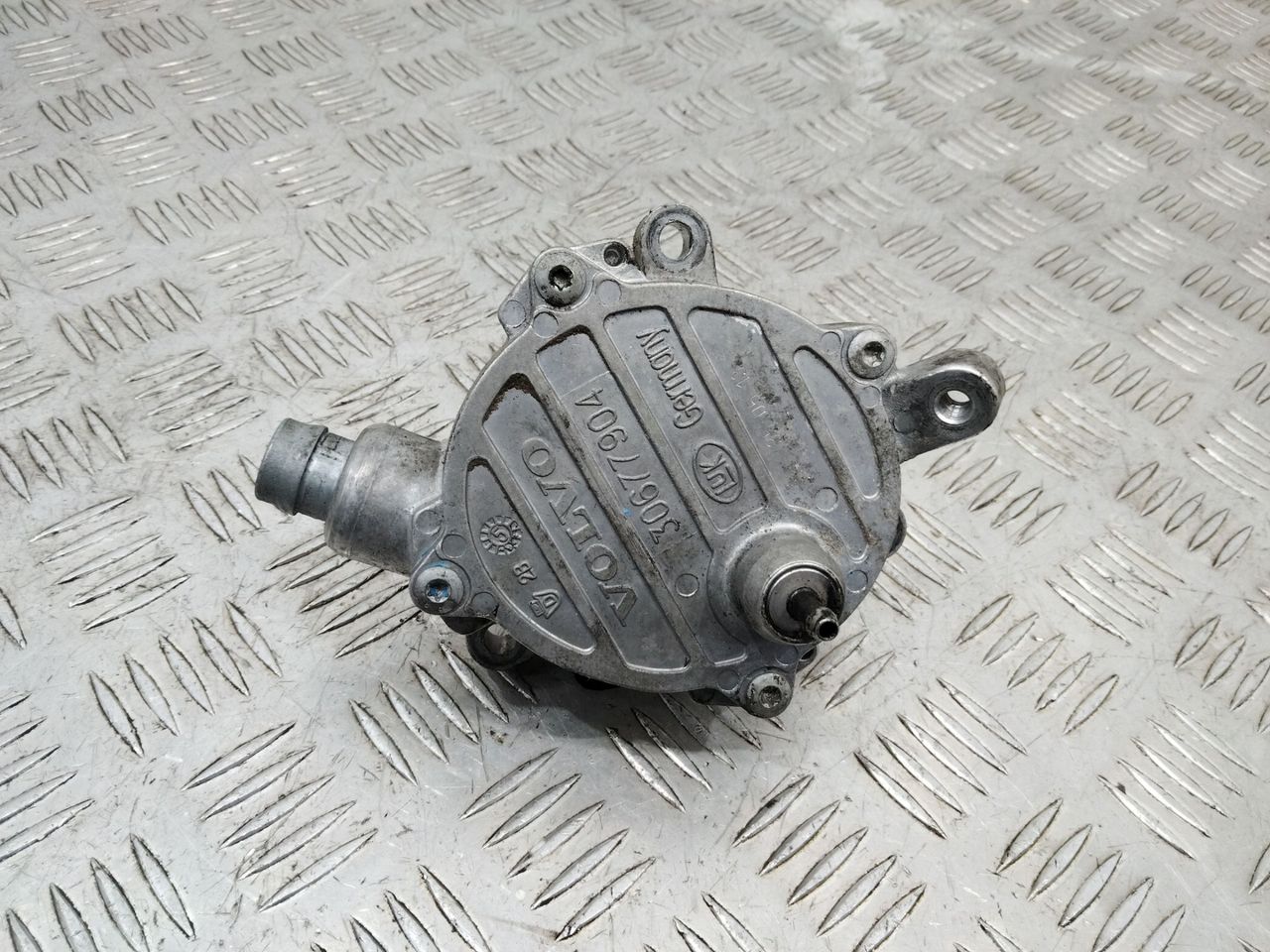 насос вакуумный Volvo V70 2 поколение 2005, 30677904