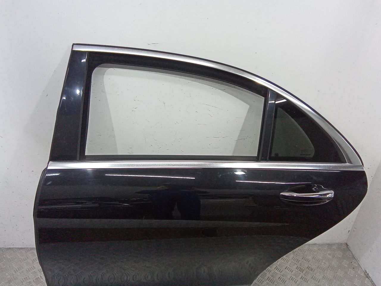 стекло двери задней левой Mercedes-Benz S-Класс W222/C217/A217 2014, седан