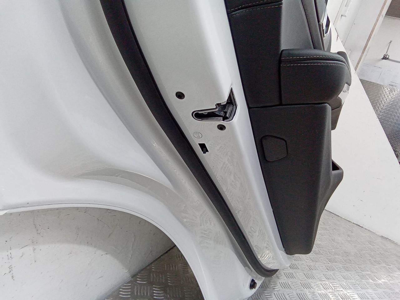 замок двери задней левой BMW X5 G05 2023