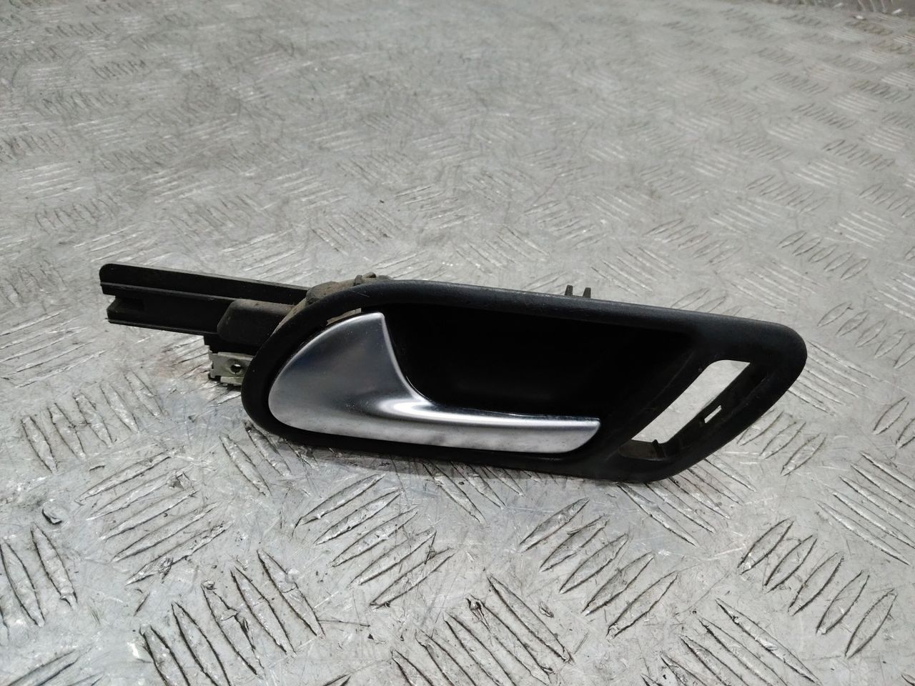 ручка внутренняя Volkswagen Jetta 5 поколение 2005, 1K1837113