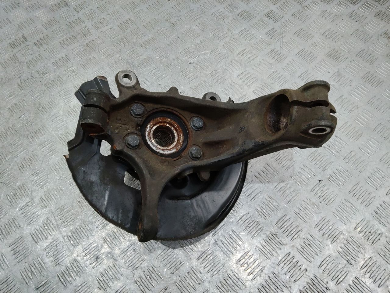 кулак поворотный правый Nissan Qashqai 2 поколение 2014