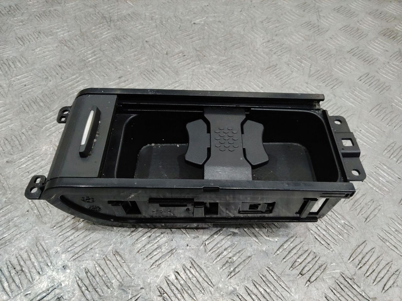 подстаканник Renault Megane 4 поколение 2019, 969121990R
